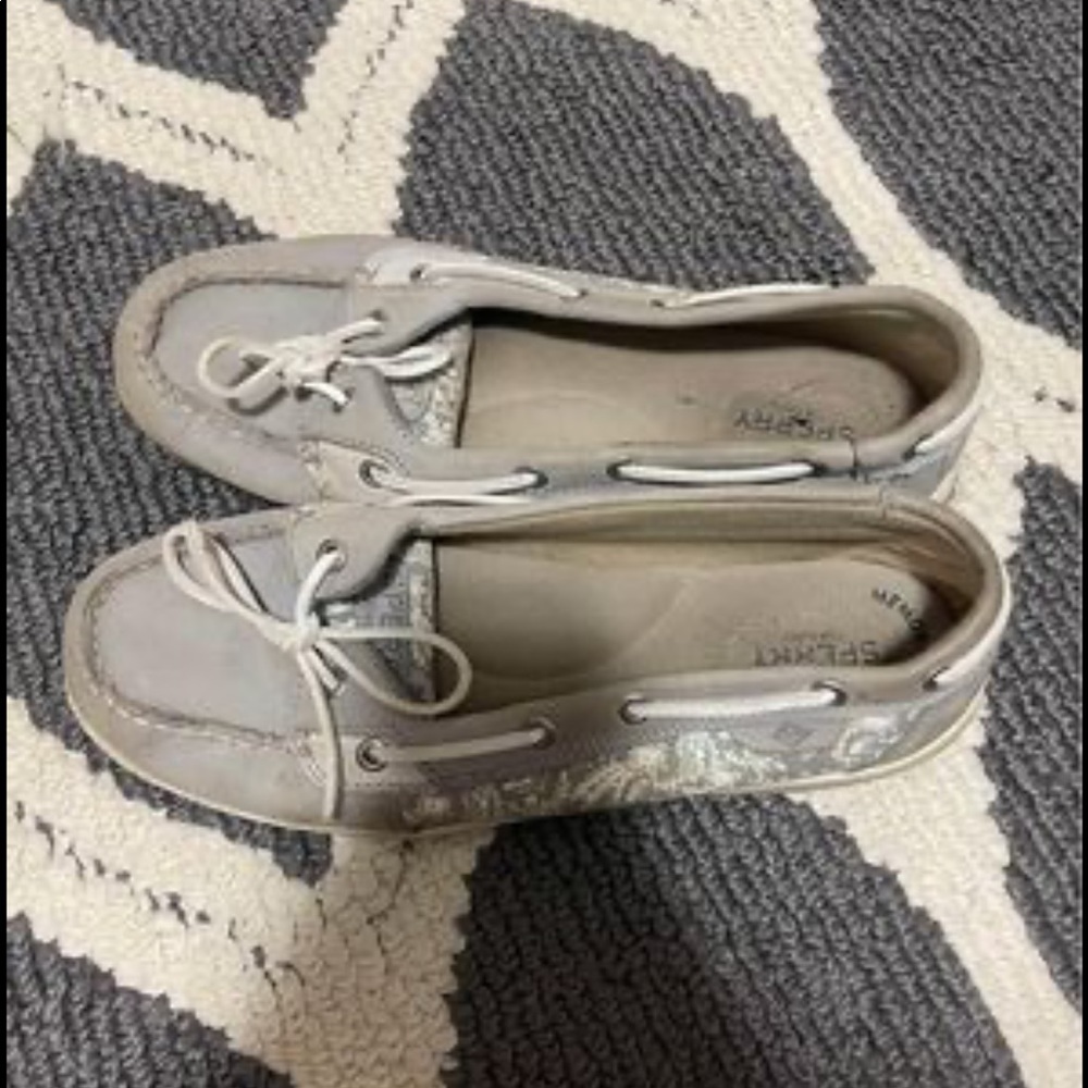 Size 10 women’s Sperry’s